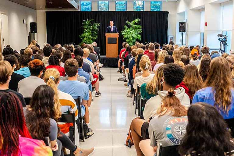 Sen. Evan Bayh presents to a group of students